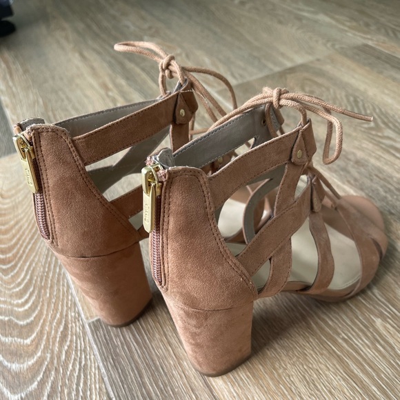 Sam Edelman Nude Suede Heels size 8.5 - Picture 7 of 7